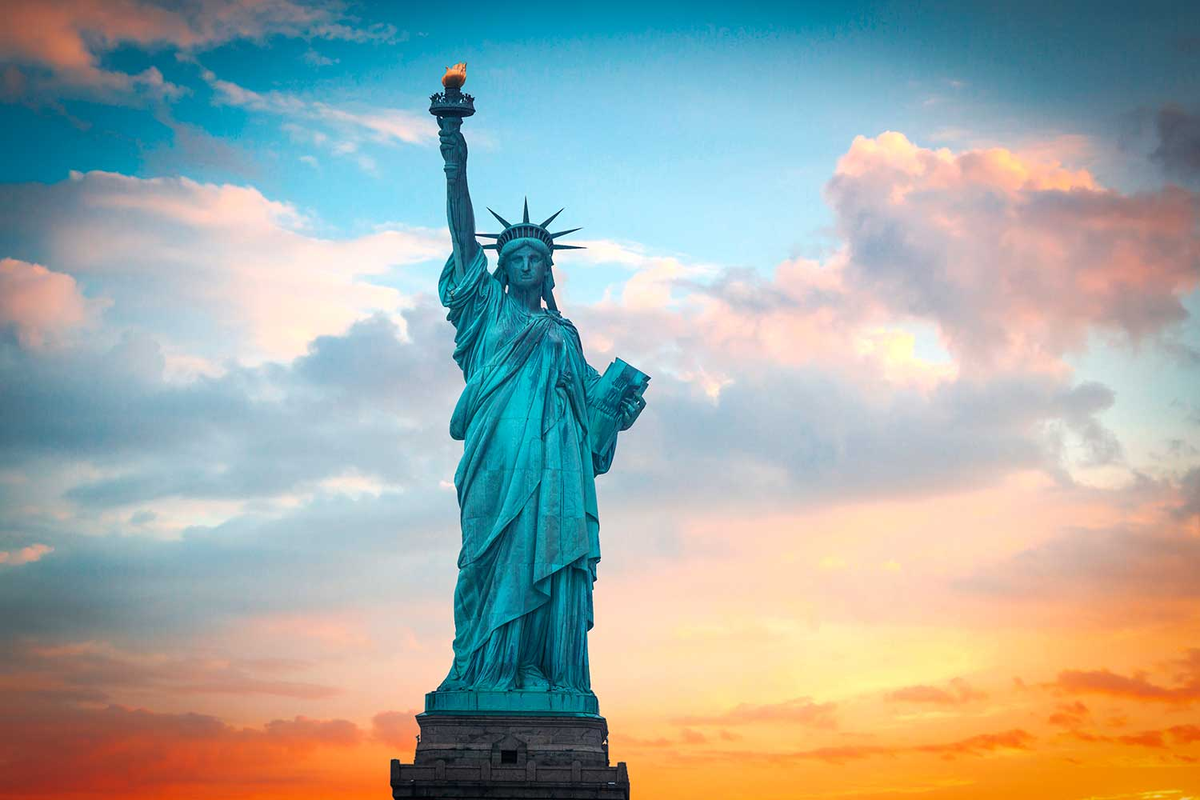 Свобода в америке. Статуя свободы США. Статуя свободы (Statue of Liberty).. Статуя свободы Нью-Йорк Маяк. Памятник свободы в США.