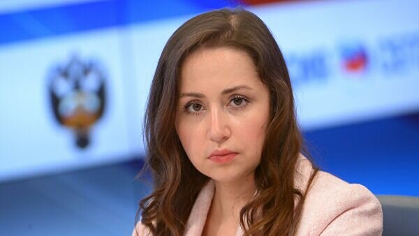 Диван тяжело ранен этим взглядом в самое это самое