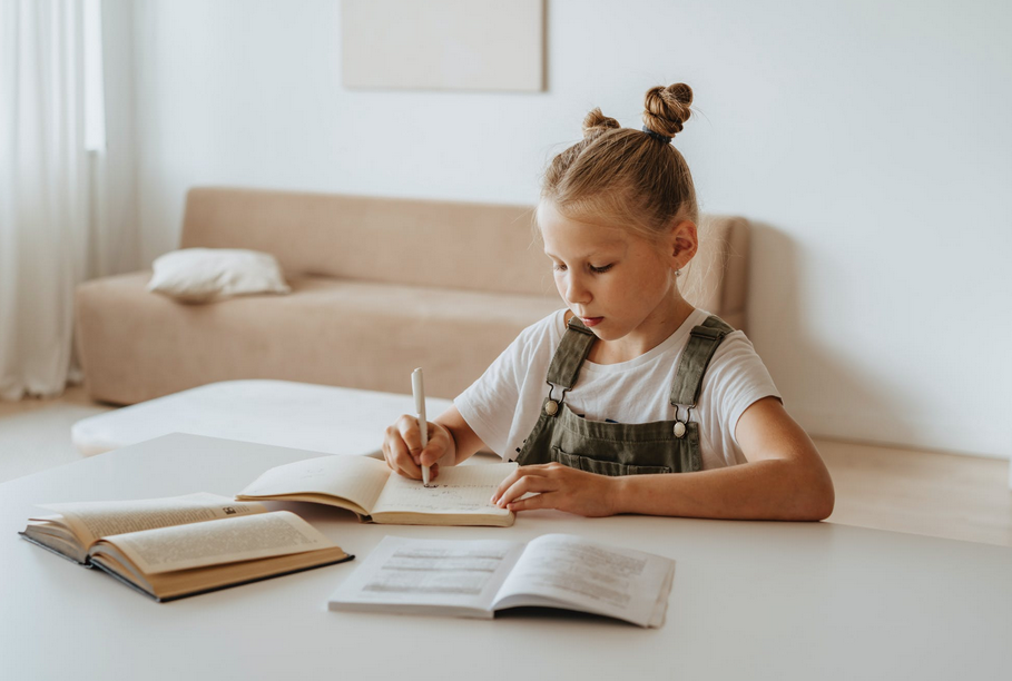 Дети с раннего возраста нуждаются в личном пространстве. Это необходимо для выстраивания границ. Изображение olia danilevich с сайта Pexels, используется бесплатно по лицензии Creative Commons