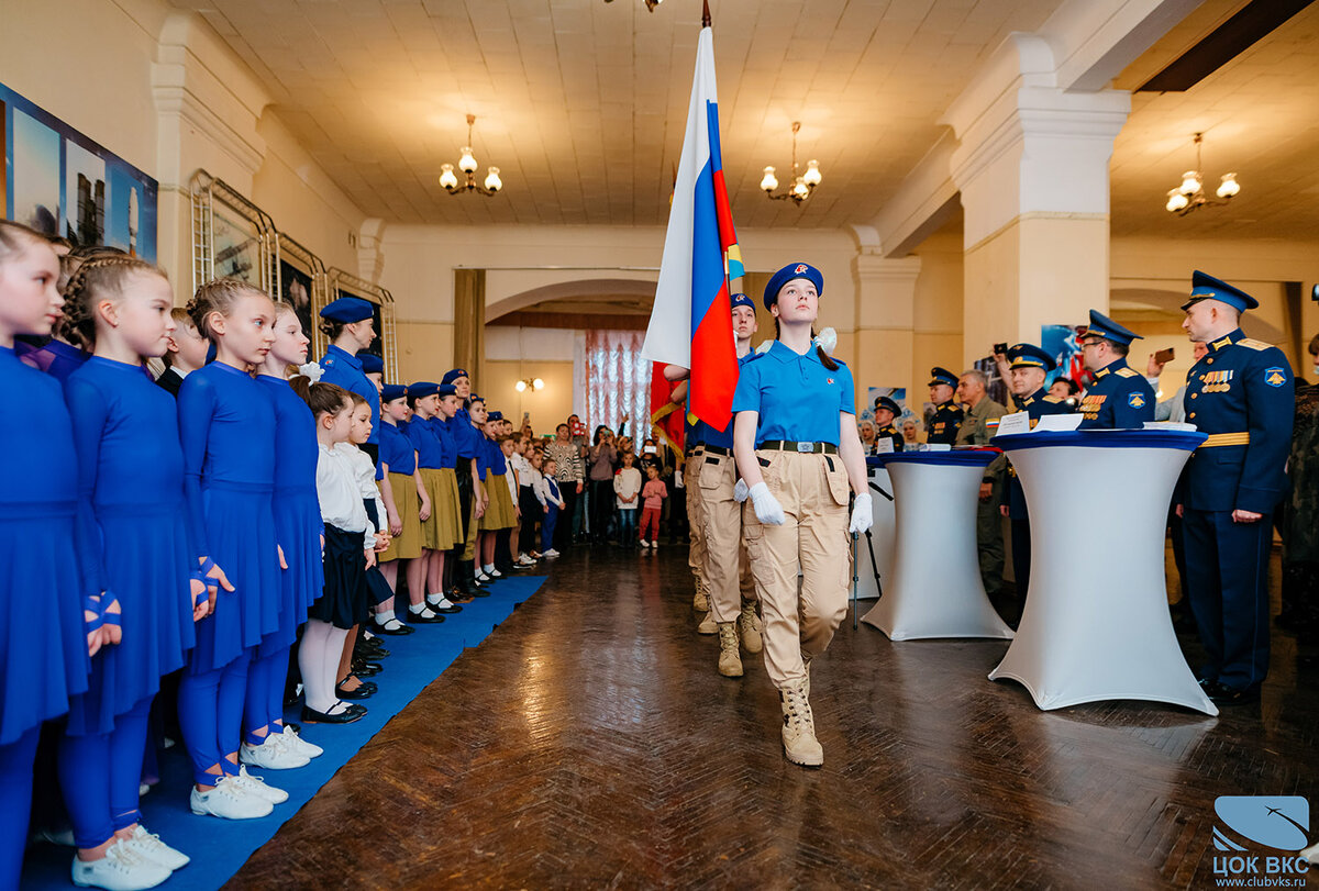 В Центральном офицерском клубе ВКС более 100 ребят принесли клятву юнармейца