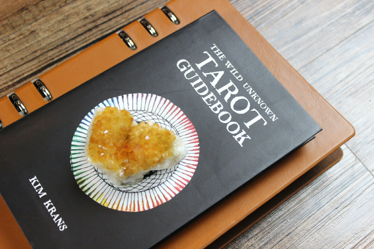 Одна из самых красивых колод в моей коллекции - дикое неизвестно Таро от художницы Ким Кранс