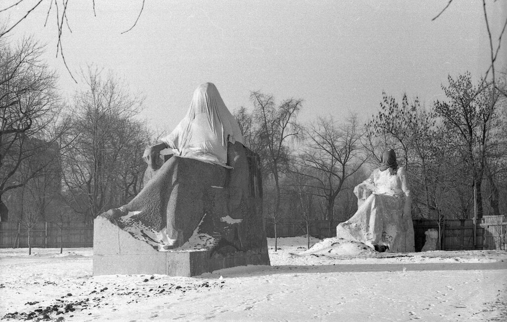 Памятник Л. Н. Толстому. Валерий Усманов, 1972 год, из архива Валерия Усманова. 