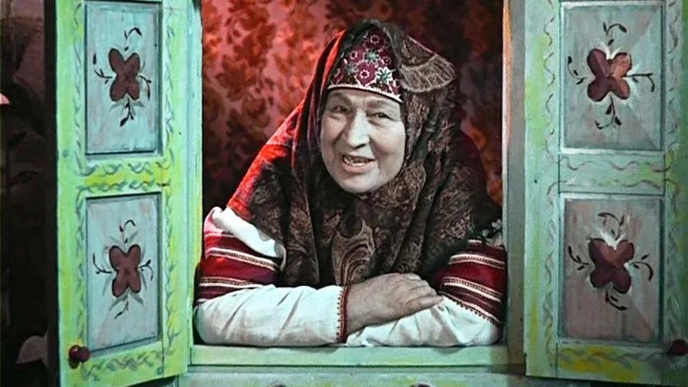 Бабушка-сказительница в исполнении Зуевой