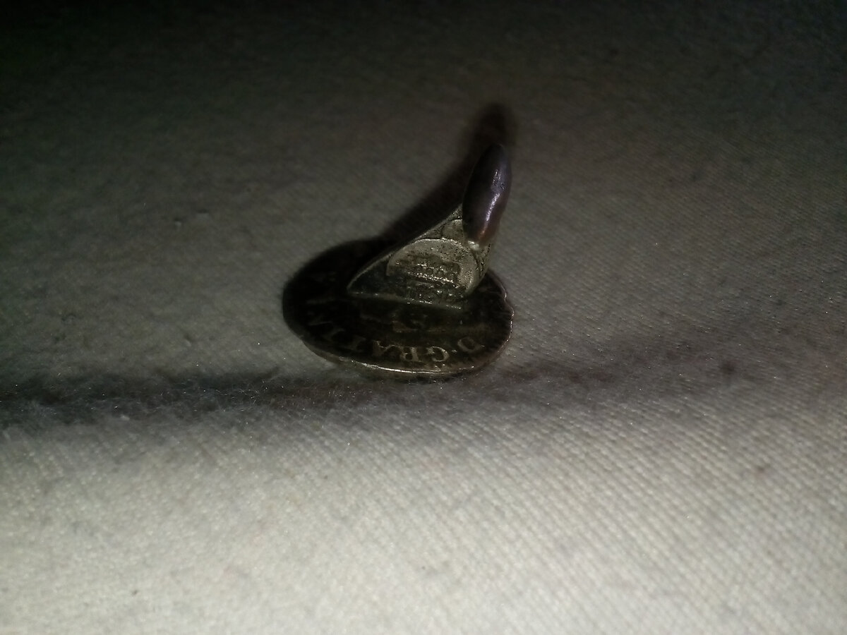 На "ножке" даже какие-то клейма есть непонятные...