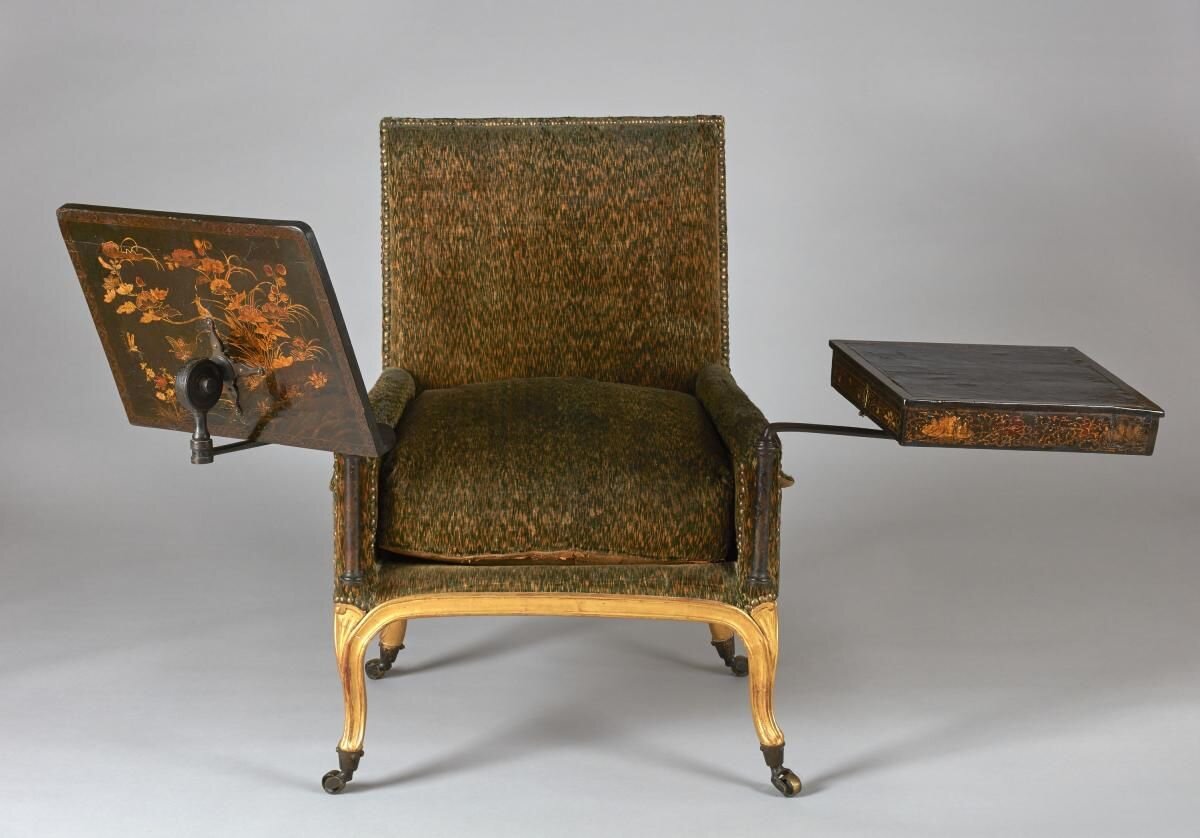 Кресло Вольтера. Фотография с сайта музея Карнавале в Париже.