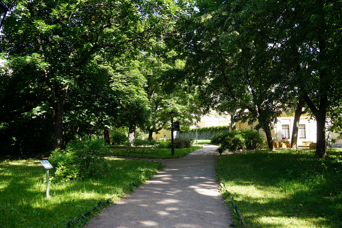 Сад дворца Юсуповых. Фото автора.