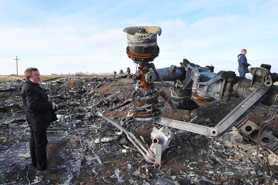     Николай Варсегов на месте крушения "Боинга" МН17 Виктор ГУСЕЙНОВ