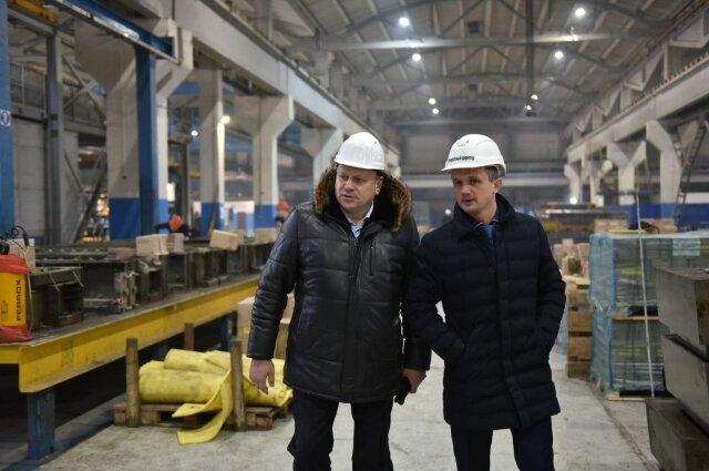    Мэр Омска на предприятиях ГК "Стройбетон". Фото: Администрация города Омска