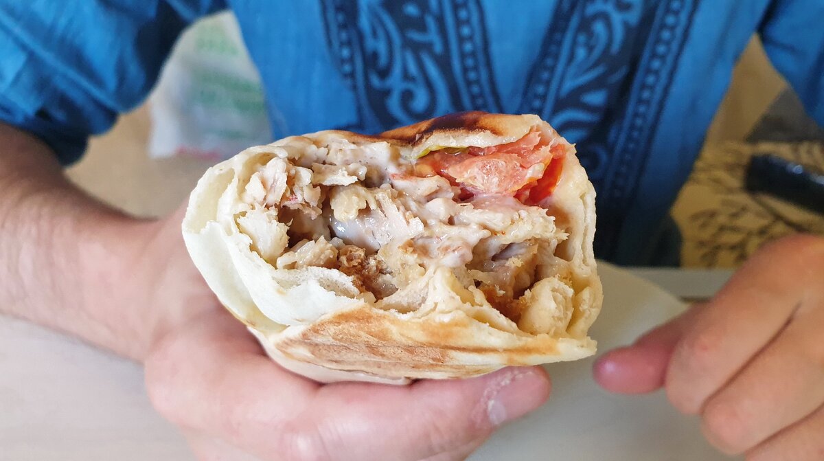 Шаурма откусанная