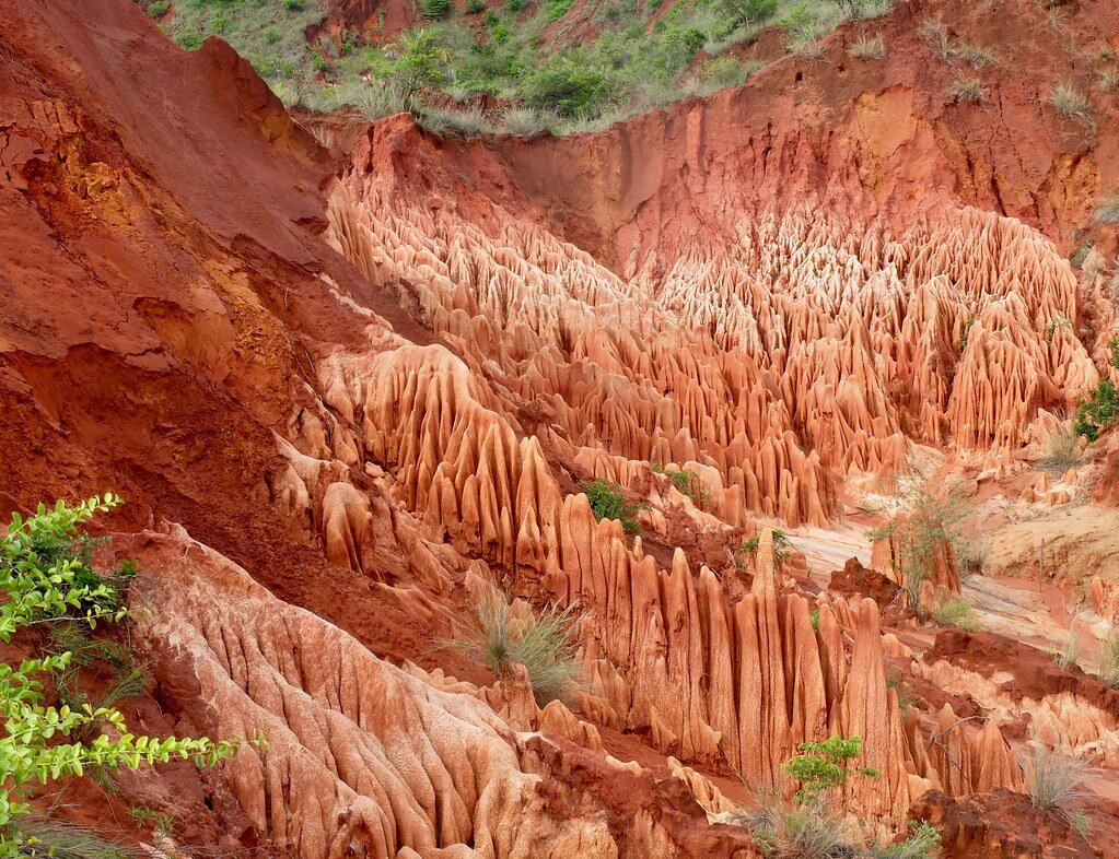 Климатические условия мадагаскара. Ландшафты Мадагаскара. Рельеф острова Мадагаскар. Тропические полупустыни Мадагаскара. Рельеф Мадагаскара.