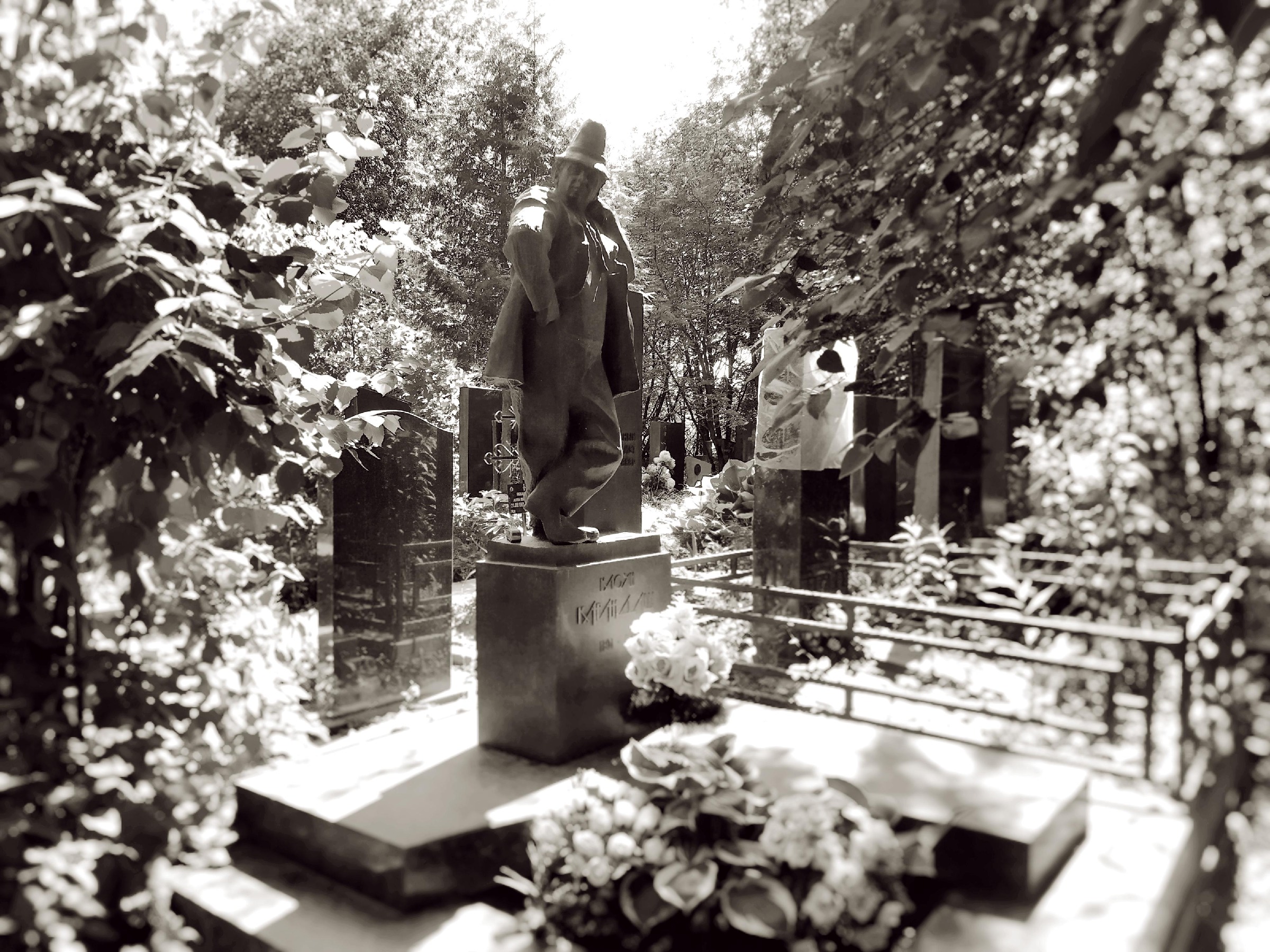 могила андрея тарковского во франции