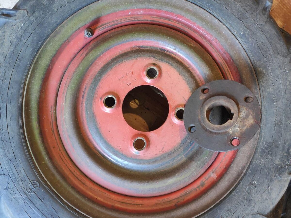 Колесо от сеялки.