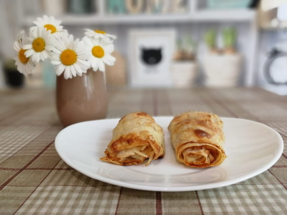 Слойка с яблоком 