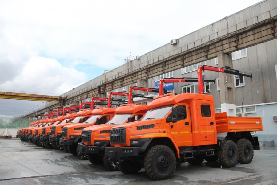 Уникальный автомобиль для «Мострансавто» - эвакуатор, тягач, техпомощь, двухрядная кабина и кран-манипулятор 