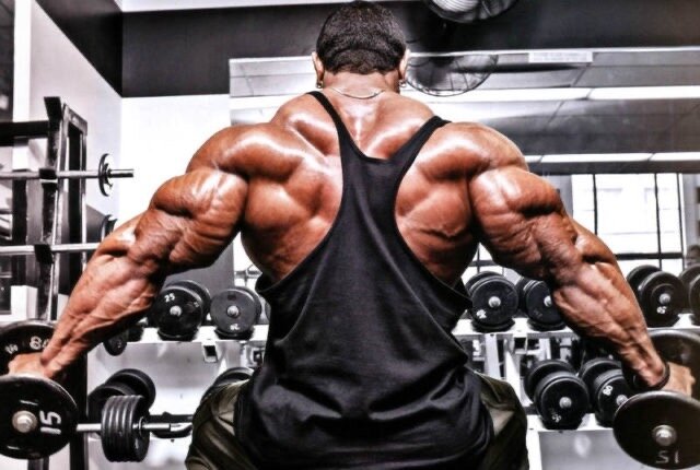 Мышцы не вечны. После 40 лет они начинаются активно сжигаться, в год человек начинает терять от 2 до 3 процентов мышечной ткани, после 60 лет - до 5 %. Поэтому тренировки в зрелом возрасте не менее важны, чем в молодости.