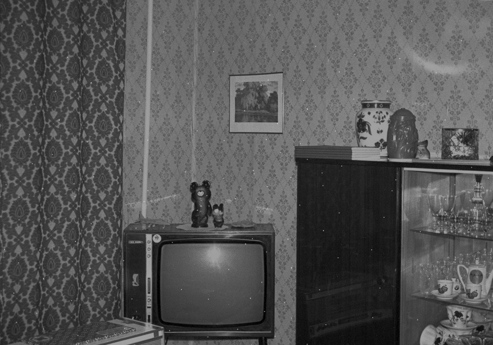 Типичный быт. Все богатство в одном углу