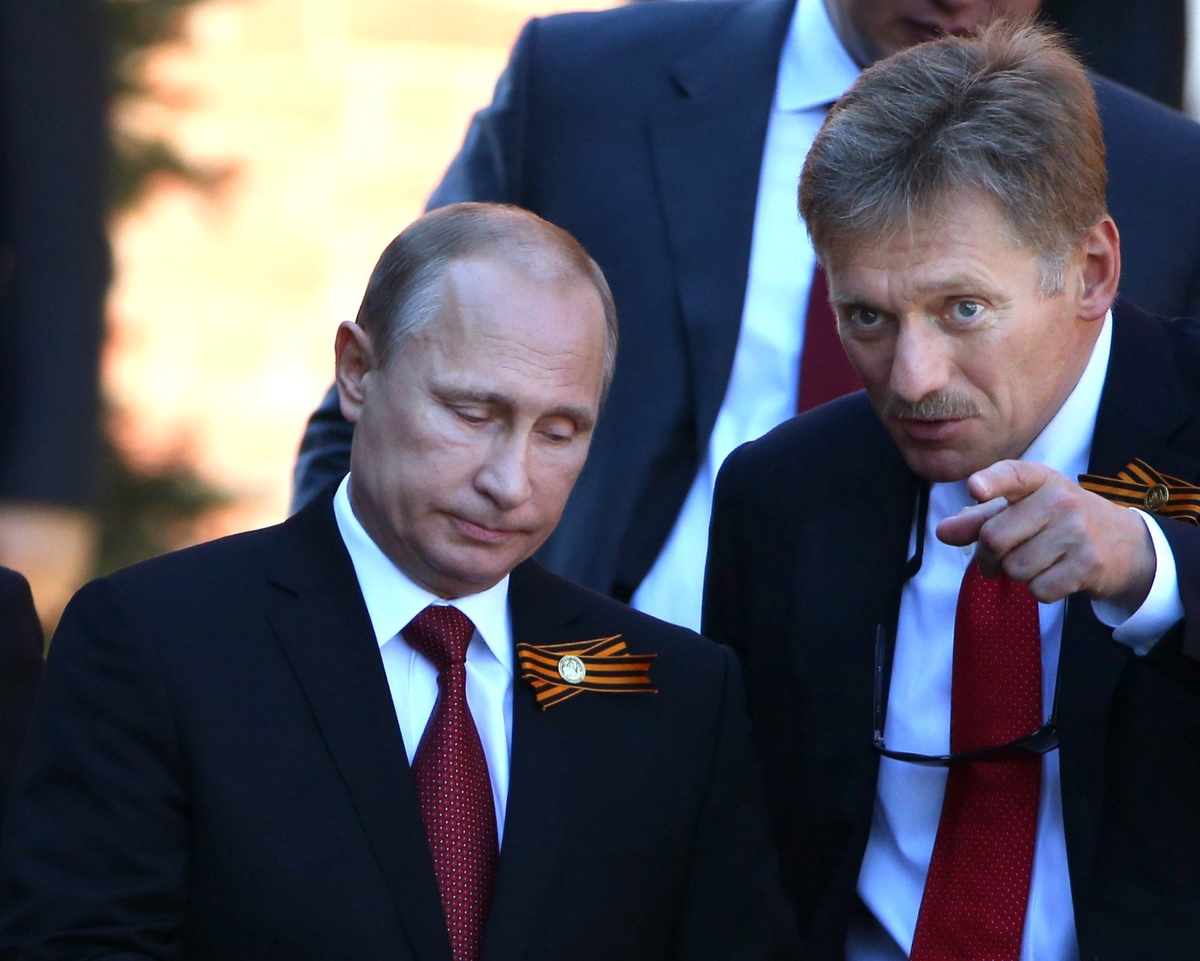 Путин и Песков             Фото из интернета.
