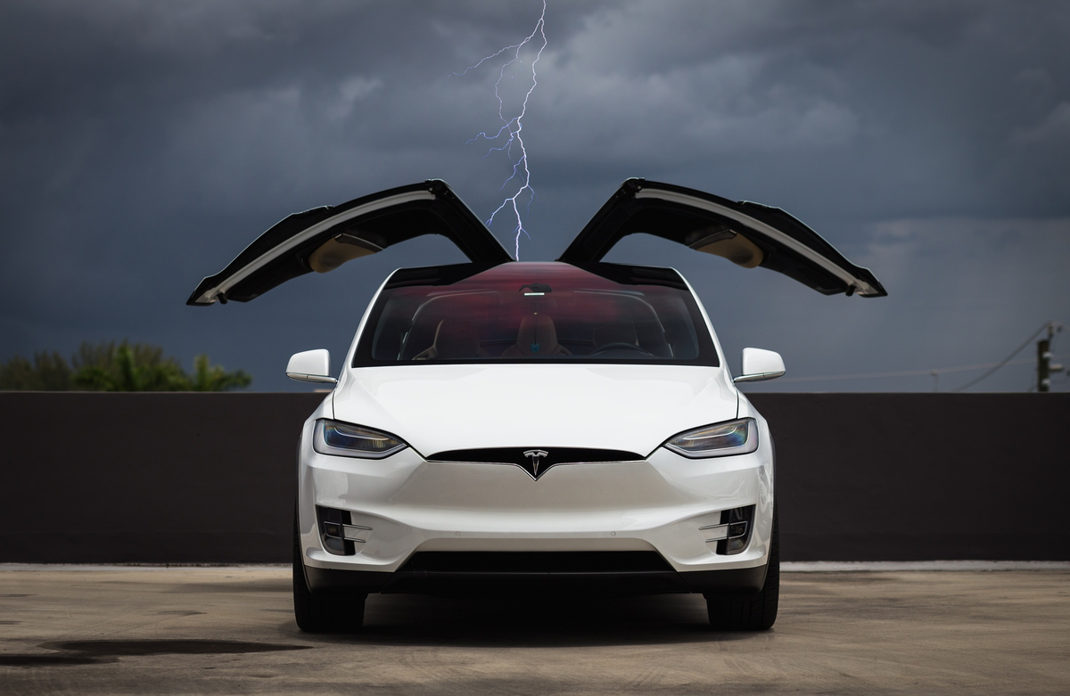 Почему у нас непопулярны электрокары? Кому это невыгодно? Tesla