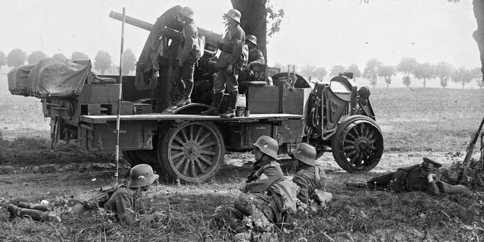 (Фото: Зенитная пушка рейхсвера во время манёвров, 1920-е)