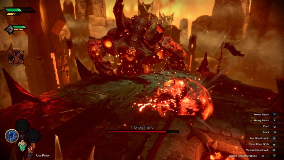 Враг из Пустоты — первый босс игры. Несмотря на его устрашающе огромные габариты, враг не так жесток, как кажется. Половина его атак сосредоточена на ближней дистанции, что усложняет это сражение лишь в том случае, если вы управляете Войной. Вместо него используйте Раздора. Стойте в дальней части локации и стреляйте в босса издали. Просто следите за его другими атаками, которые бьют по области и могут достигать края арены.Первый босс игры.
Во время боя можете совершать двойной прыжок и зажимать кнопку атаки. Раздор зависнет в воздухе, и будет вести огонь по Врагу из Пустоты, при этом и вовсе ни одна из его атак вас не заденет. Спустя время босс будет порождать блохишей, которые устремятся в атаку. Переключайтесь на Войну, чтобы избавиться от назойливых демонов, прежде чем вновь обратить внимание на босса. Если играете в кооперативе (или вам попросту нравится Война), то даже в таком случае сможете успешно справляться с выпадами босса. Отслеживайте все замахи босса и используйте рывок, чтобы уклониться от его лап. Если сможете приблизиться, то мечом Войны нанесете врагу еще больше урона.