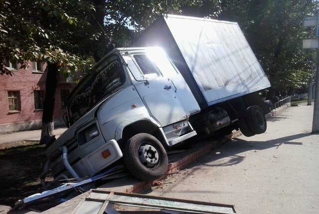 Водителю, видимо, не хватило внимания