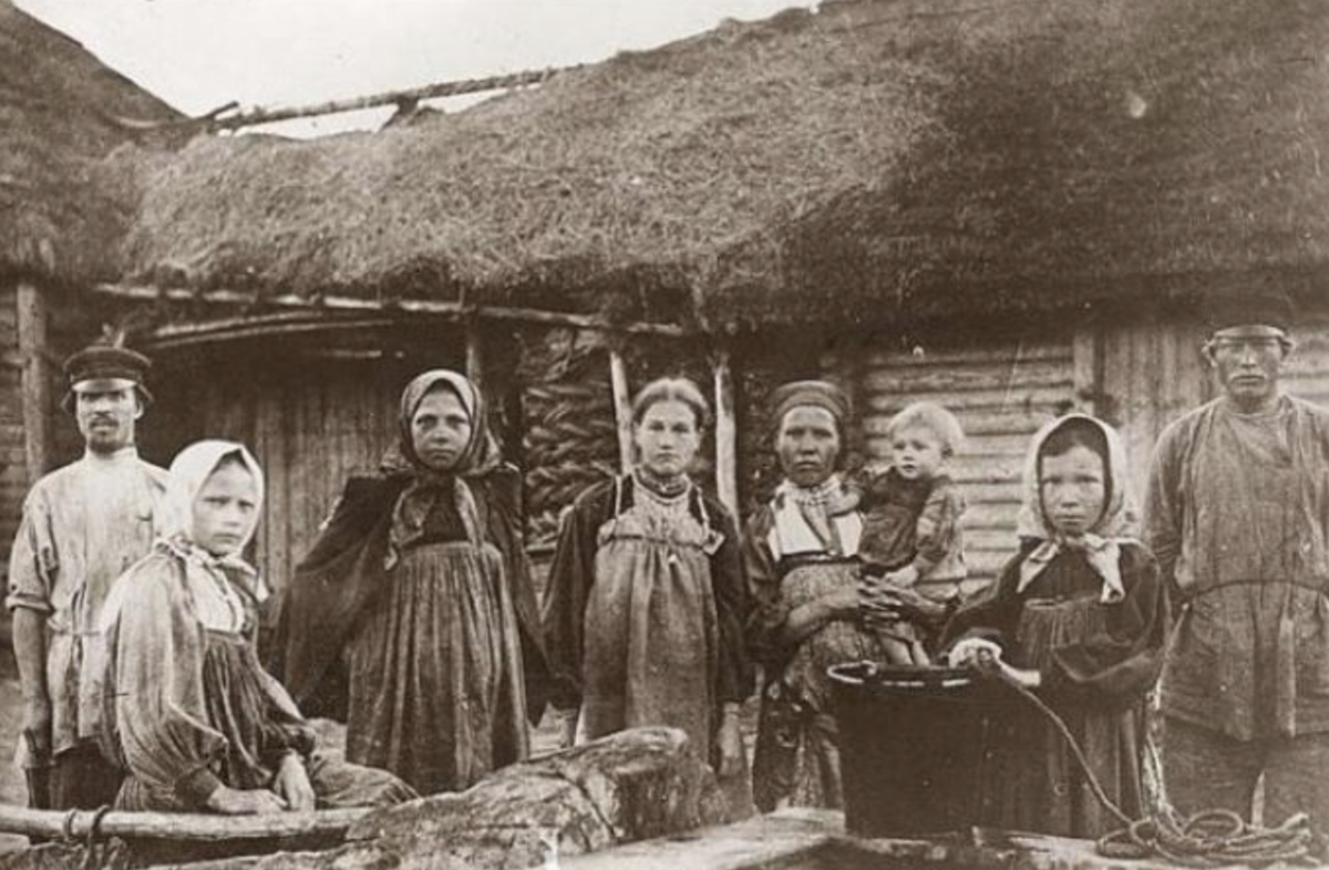 Крестьянская семья в конце XIX века. Фото Yandex.ru