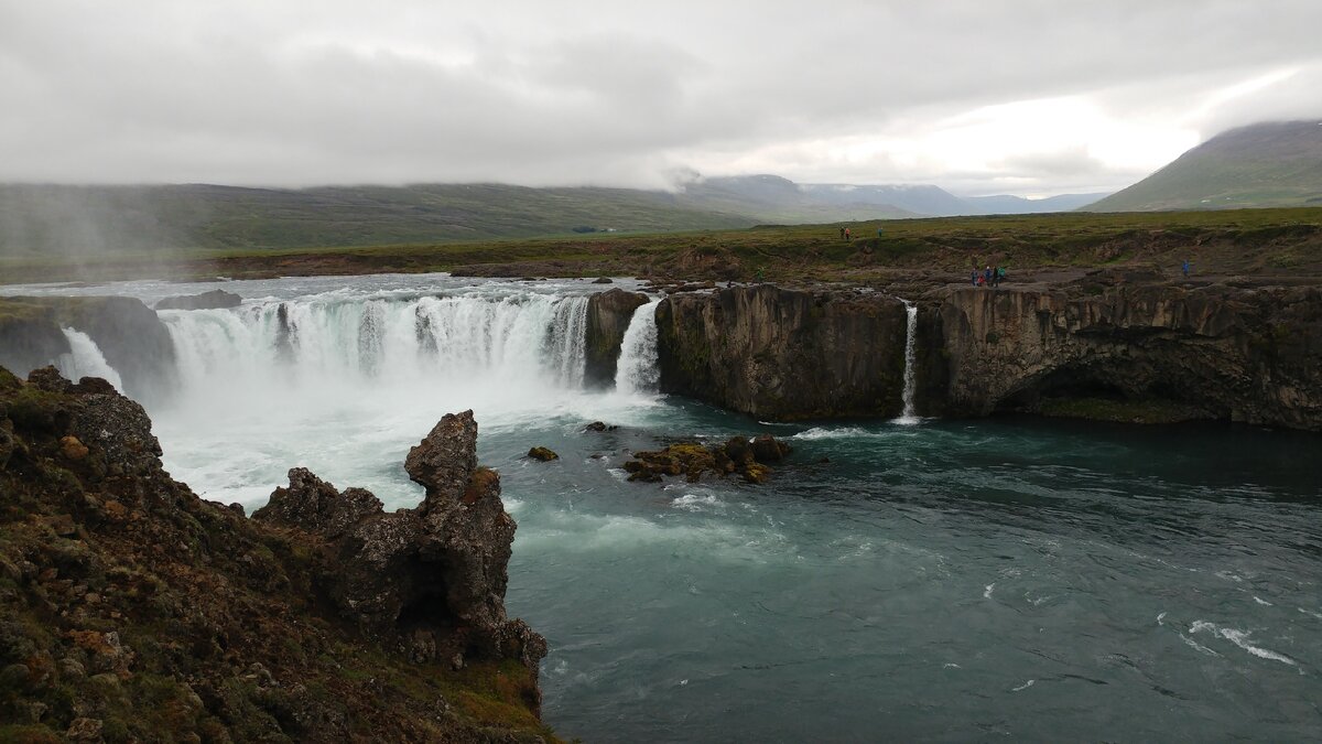 Водопад Goðafoss - сюда побросали языческих идолов, когда принимали христианство 