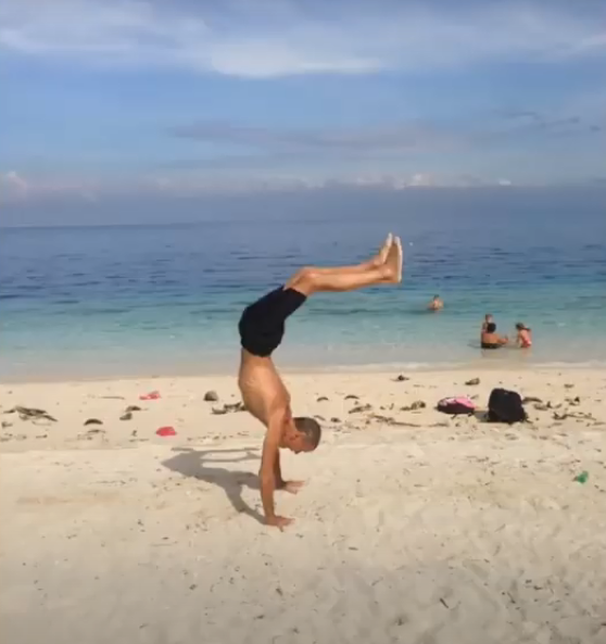 Локхарт стойка на руках