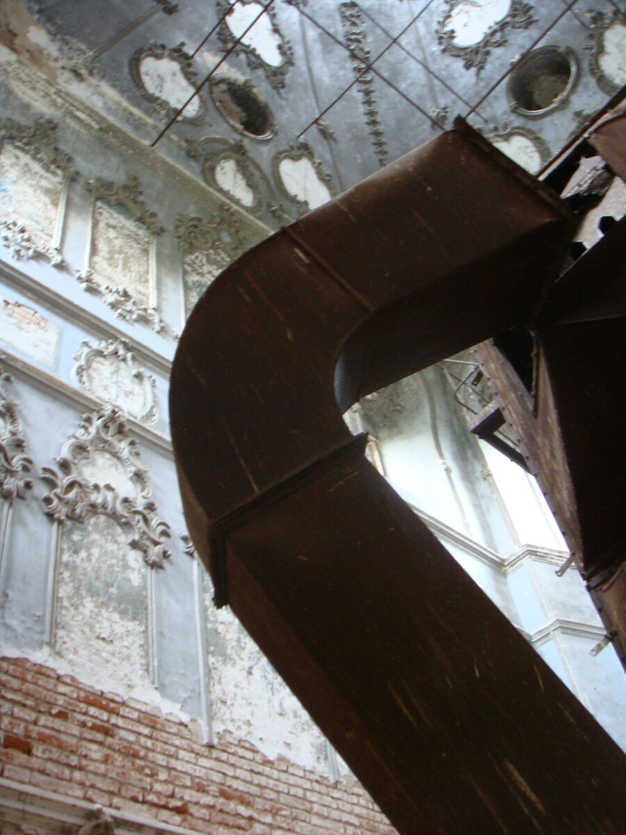 Зерносушилка в церкви Богоявления Господня (с.Рябиново, Кировская область)