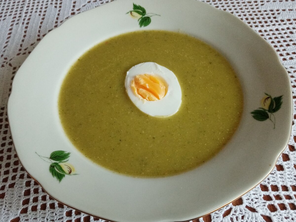 Суп-пюре из брокколи и кабачков.