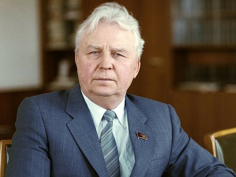 Егор Кузьмич Лигачев, член Политбюро ЦК КПСС
