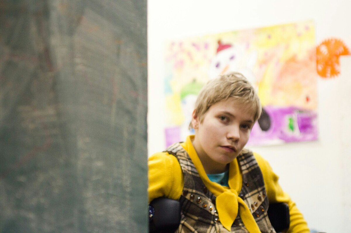 "Оксана – настоящее сокровище. Она всегда очень сопереживает своим друзьям, старается помочь. А еще у нее глубокий проницательный взгляд и действительно доброе сердце, она может поддержать не только словом, но и лучезарной улыбкой"