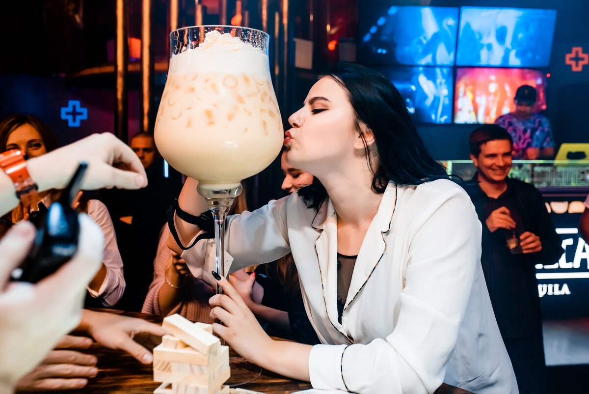 Мы по коктейлю и всё...