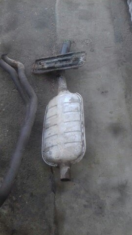 Фото того, что продавалось в объявлении, дополнительный глушитель и штаны.