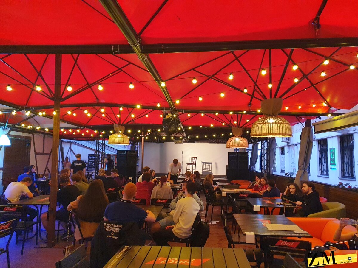 билярдная с барнойстойкой. тропический бар на пляже. кафе в турции. стендап меню бар ресторан. бар ярд думиничи.