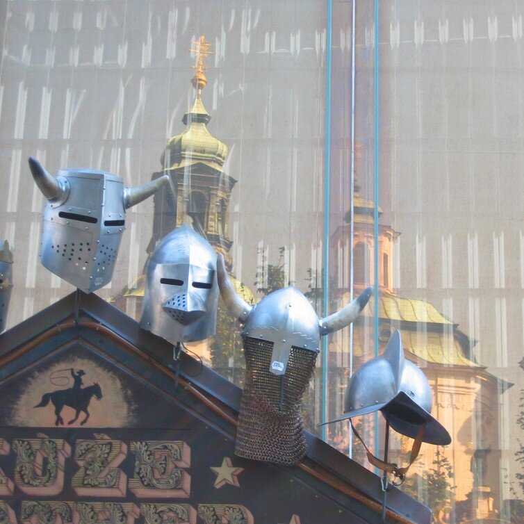 Лавочка рыцарских древностей, Гамбург, Германия