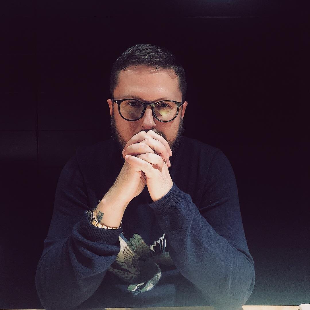 Фото Анатолий Шарий взято из Яндекс картинки.