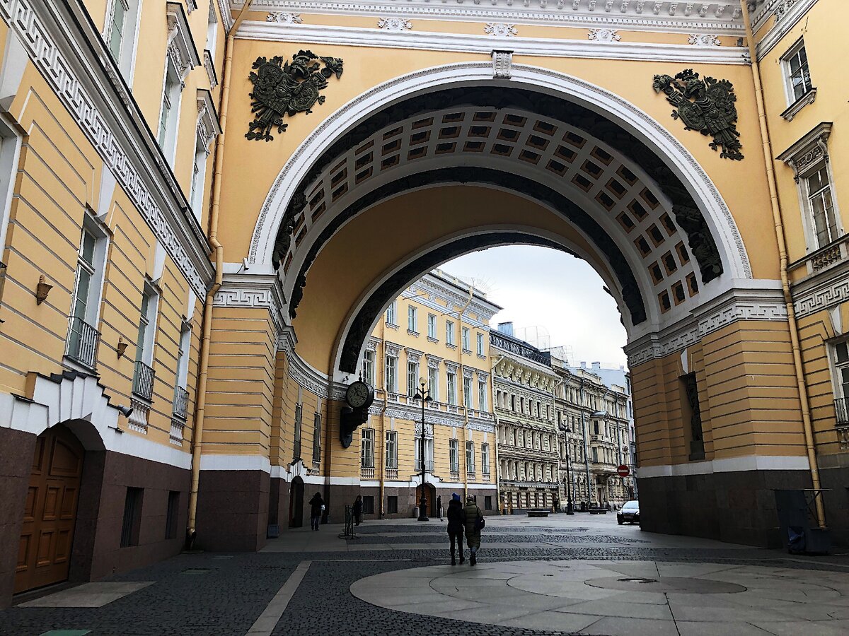 На Дворцовой площади практически не было людей