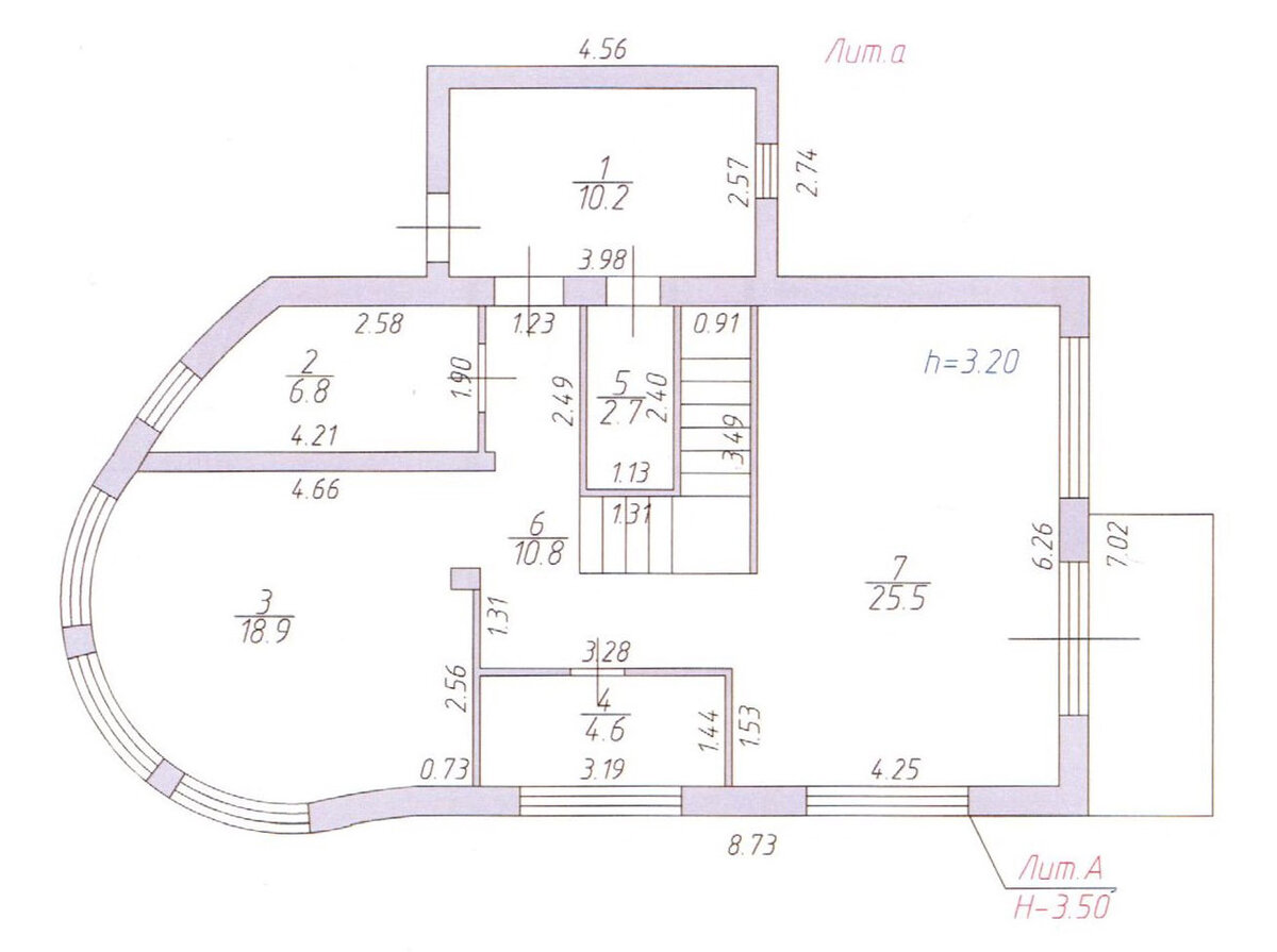 Вот такое вот странное чудо, совершенно непонятна была задумка автора с этими изогнутыми фасадами, но не мне судить. Видимо отголоски из 90-х.