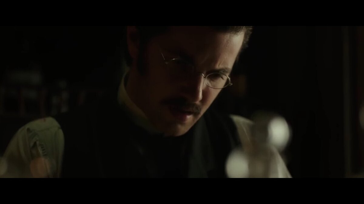 Кадр из фильма "Обитель проклятых"