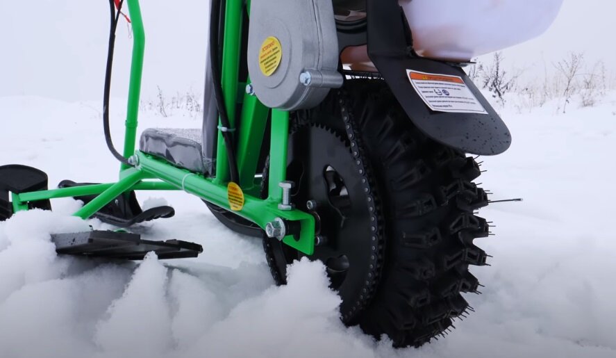 Поставить шипы и будет другой уровень тяги. Особенно на укатанных трассах и льду. Конструкторам на заметку!