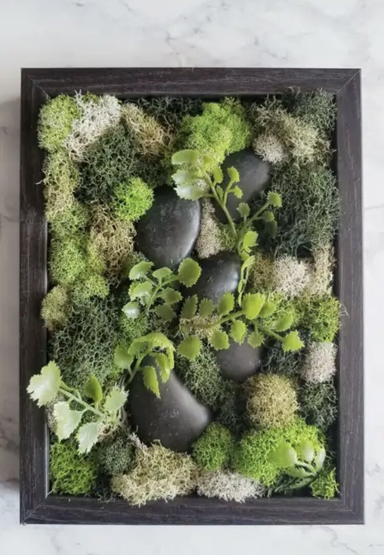 Природные картины с камнями, мхом и искусственными растениями