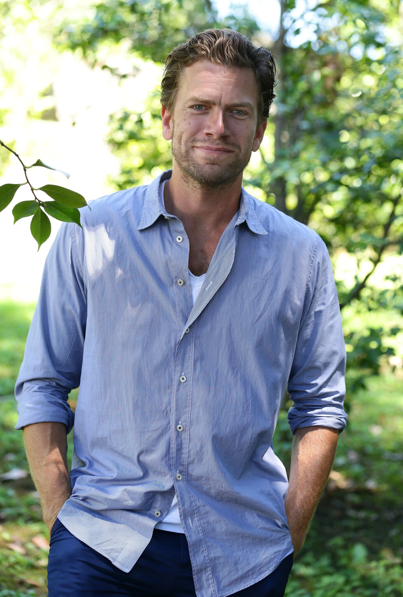 Тот самый белый нахал, забравший роль у воображаемого темнокожего датчанина.