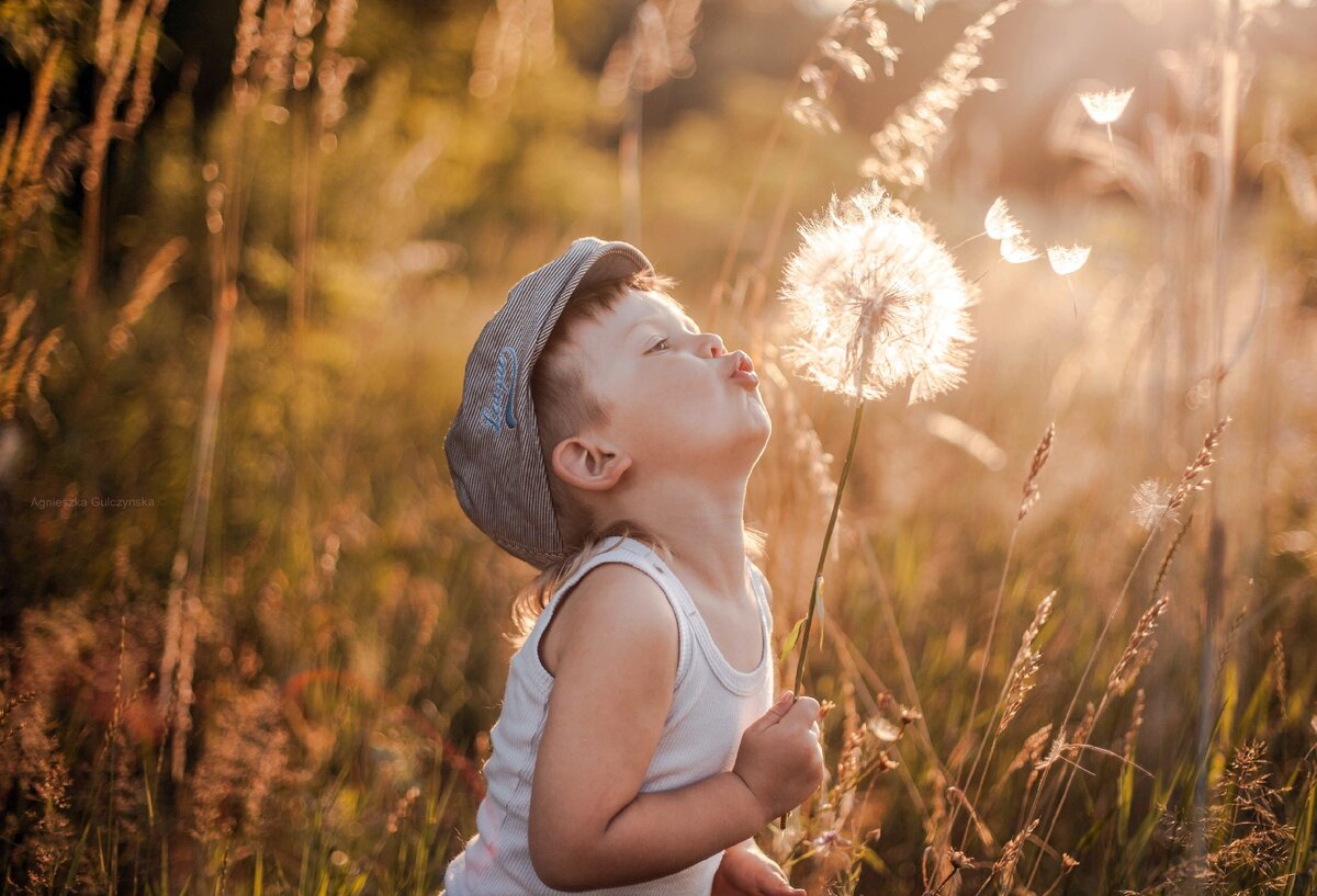 Фото взято с сайта https://www.zastavki.com/rus/People/Children/wallpaper-127998.htm