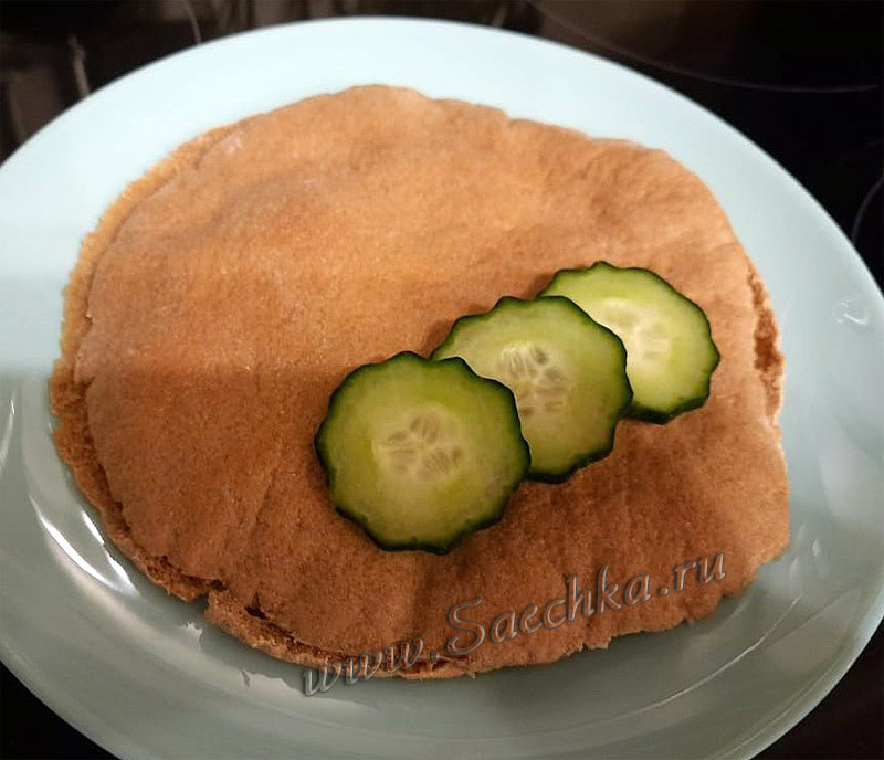 Ржаная пита с сыром и овощами