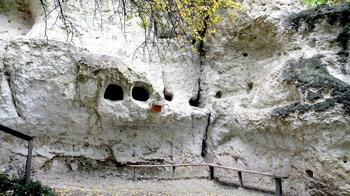 Бакотский скально пещерный монастырь