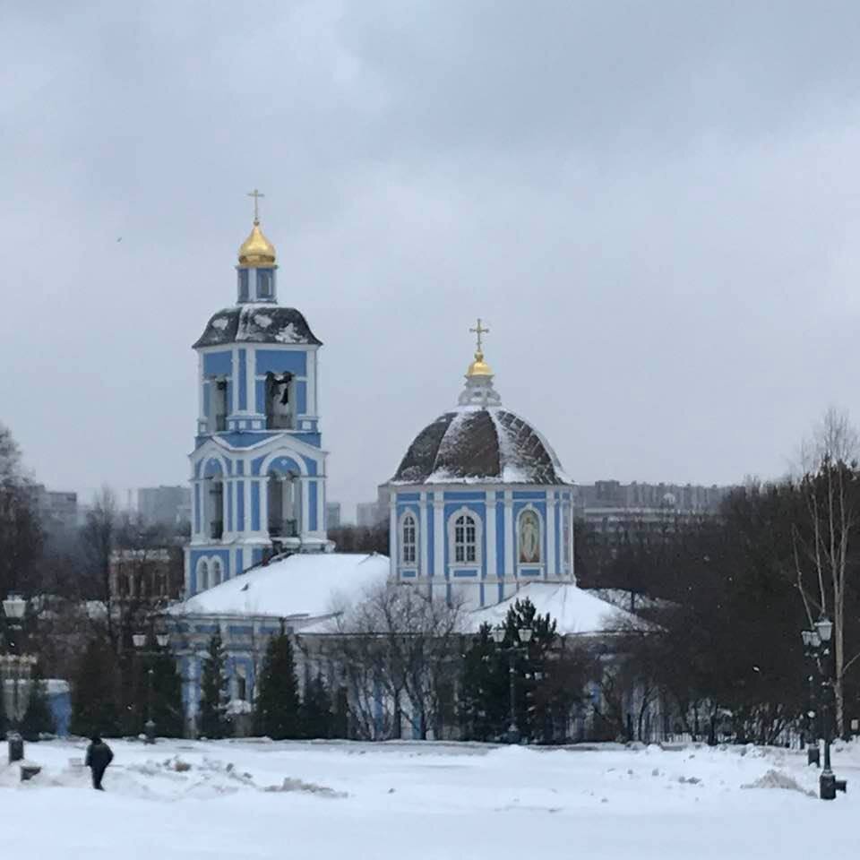 Имение Чёрная Грязь в югу от Москвы принадлежало Молдавскому  Господарю Дмитрию Кантемиру. Недавно в парке поставили статую Господаря.-2