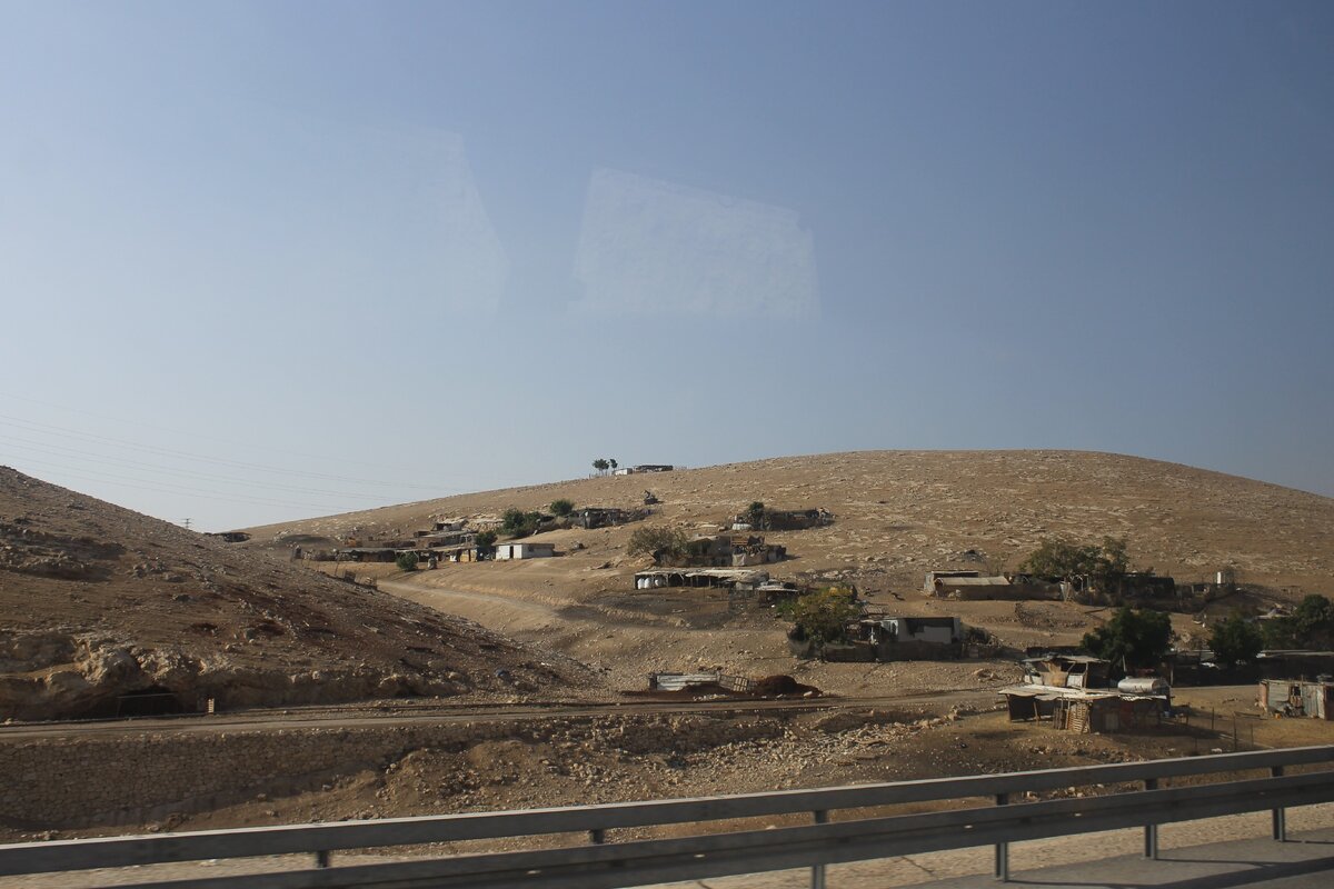 Бедуины в своих лачугах