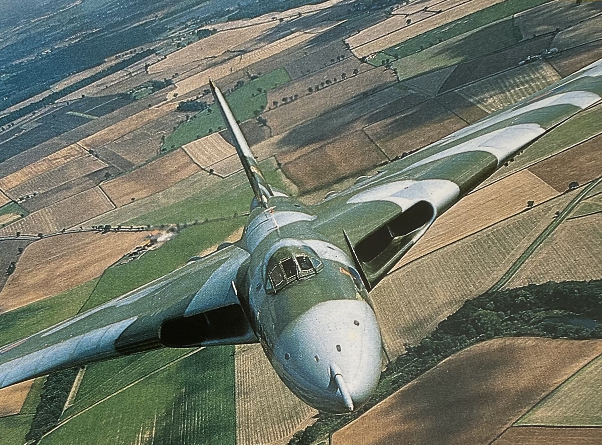 Вулкан B.Mk 2 в серо-зелёном камуфляже