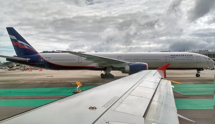 Улетал с Пхукета в Сингапур на Air Asia и сфоткал наш самолет Аэрофлота